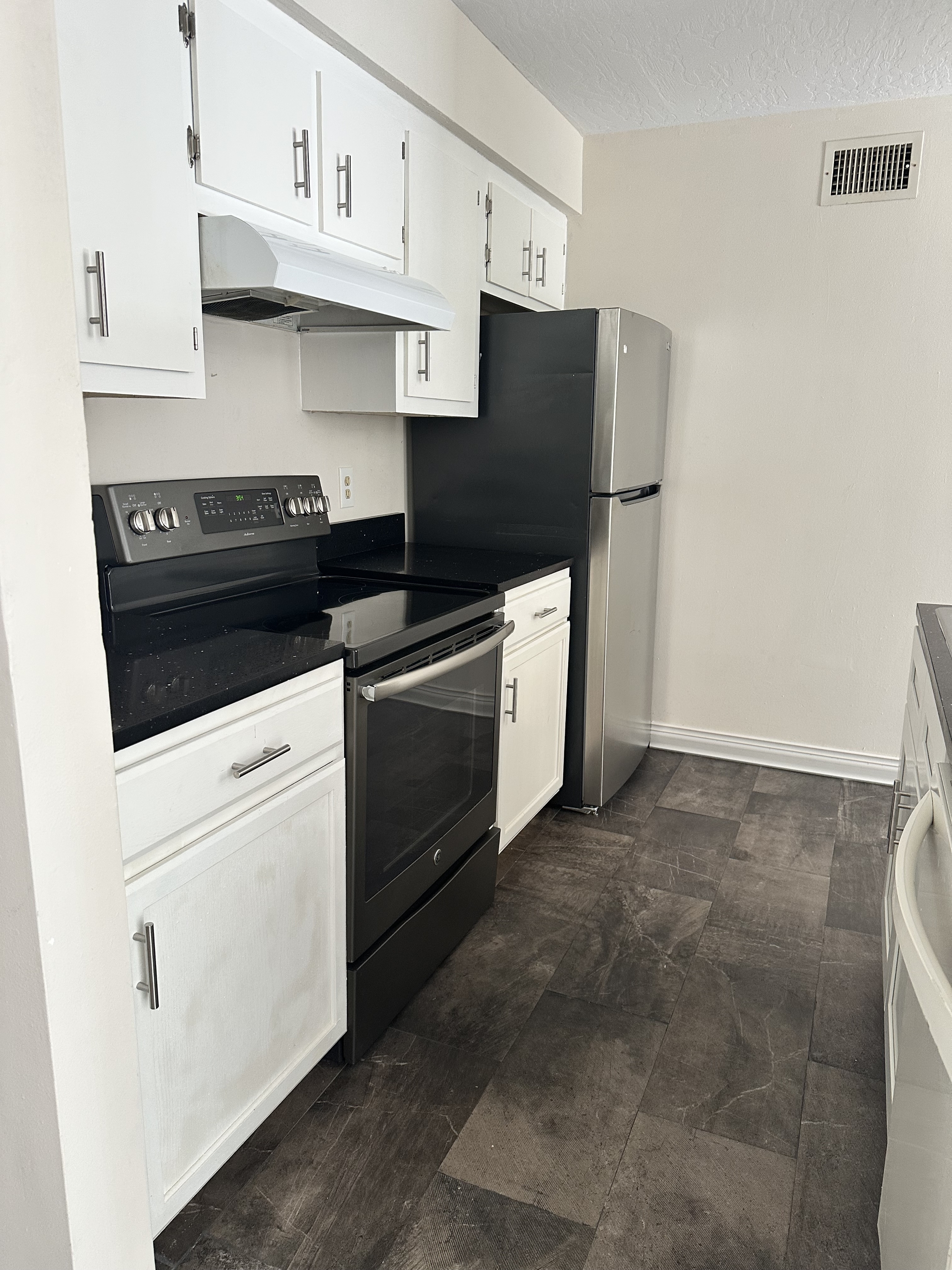 901 Hickory Street - 102